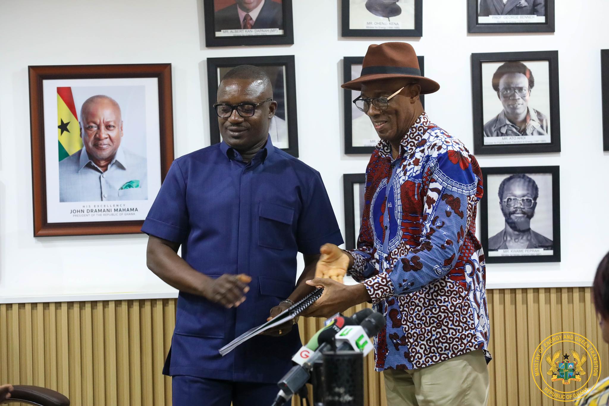 Advisory report on private sector participation in power distribution sector submitted to Energy Minister