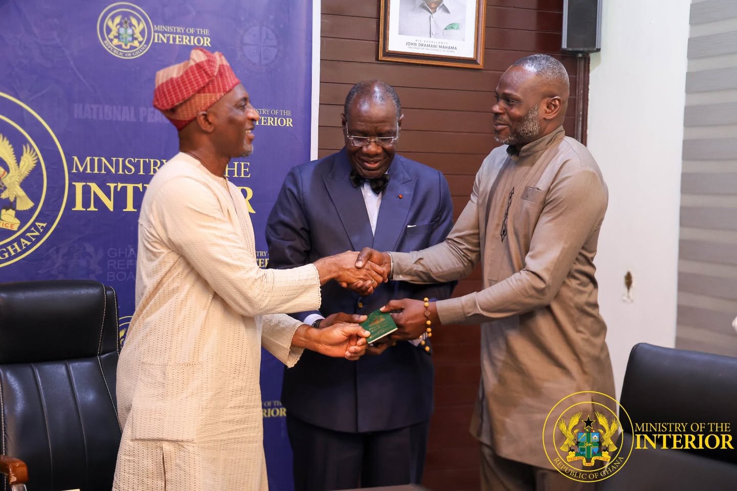 Govt issues indefinite residence permits to 500 Ivorian refugees