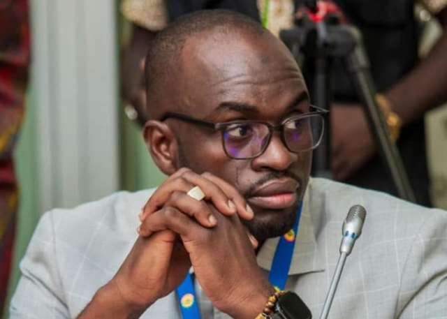 Minority berates Sammy Gyamfi for gifting Agradaa dollars