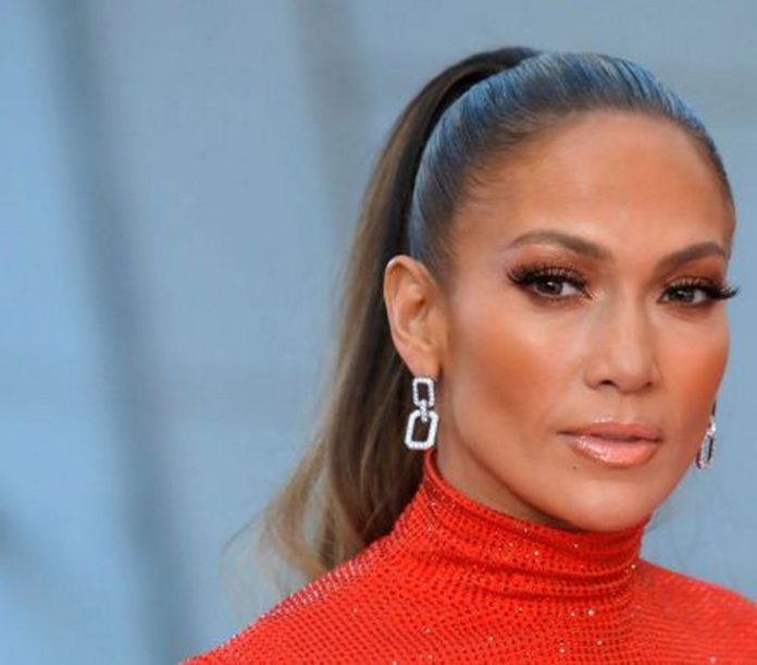 Jennifer Lopez faces up to $150k in damages for sharing her photos online