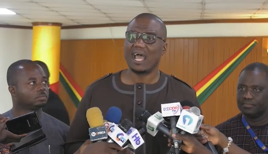 VIDEO: Minority prevents Marshal from escorting MP for Effiduase-Asokore from the Chamber