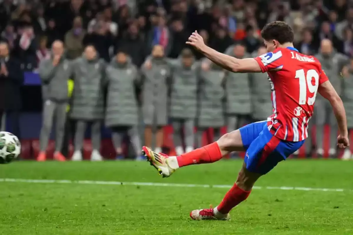 FIFA publishes revised rule on penalty kicks after Álvarez controversy