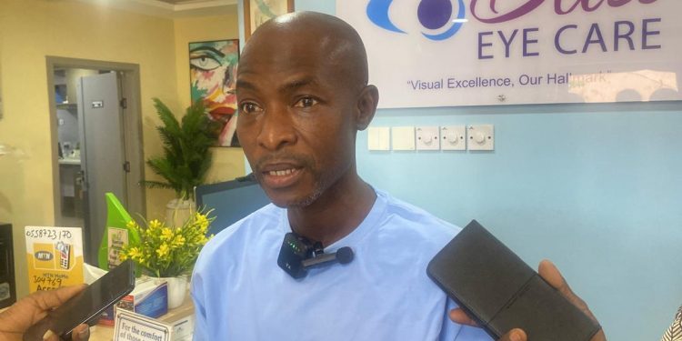 Breast milk contains no antibiotics for treating eye conditions, stop using it — Optometrist warns