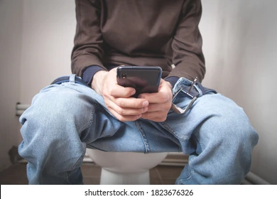 Using your phone on the toilet raises your risk of hemorrhoids