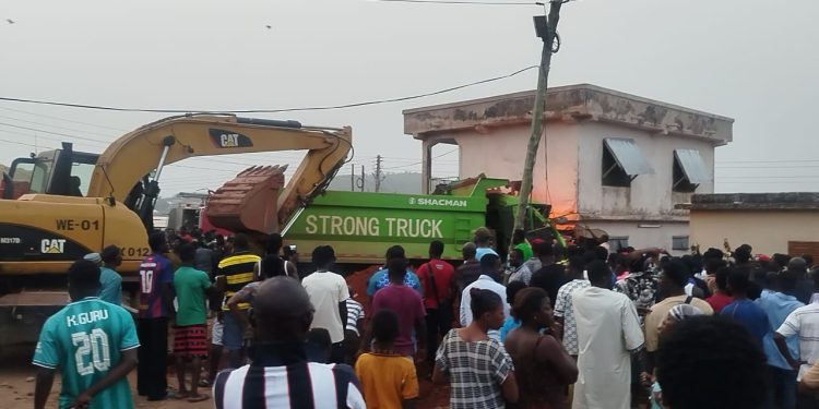 A/R: Four dead after heavy-duty truck rammed into salon at Kumawu
